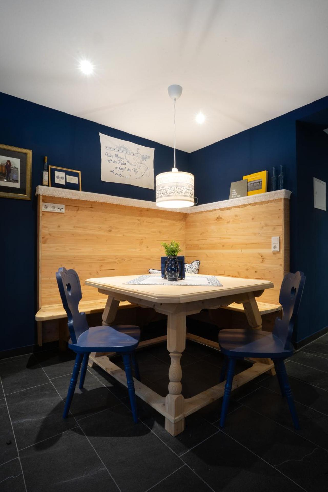 August Traeumt - Das Tiroler Apartment Im Blauen Matrei am Brenner Luaran gambar