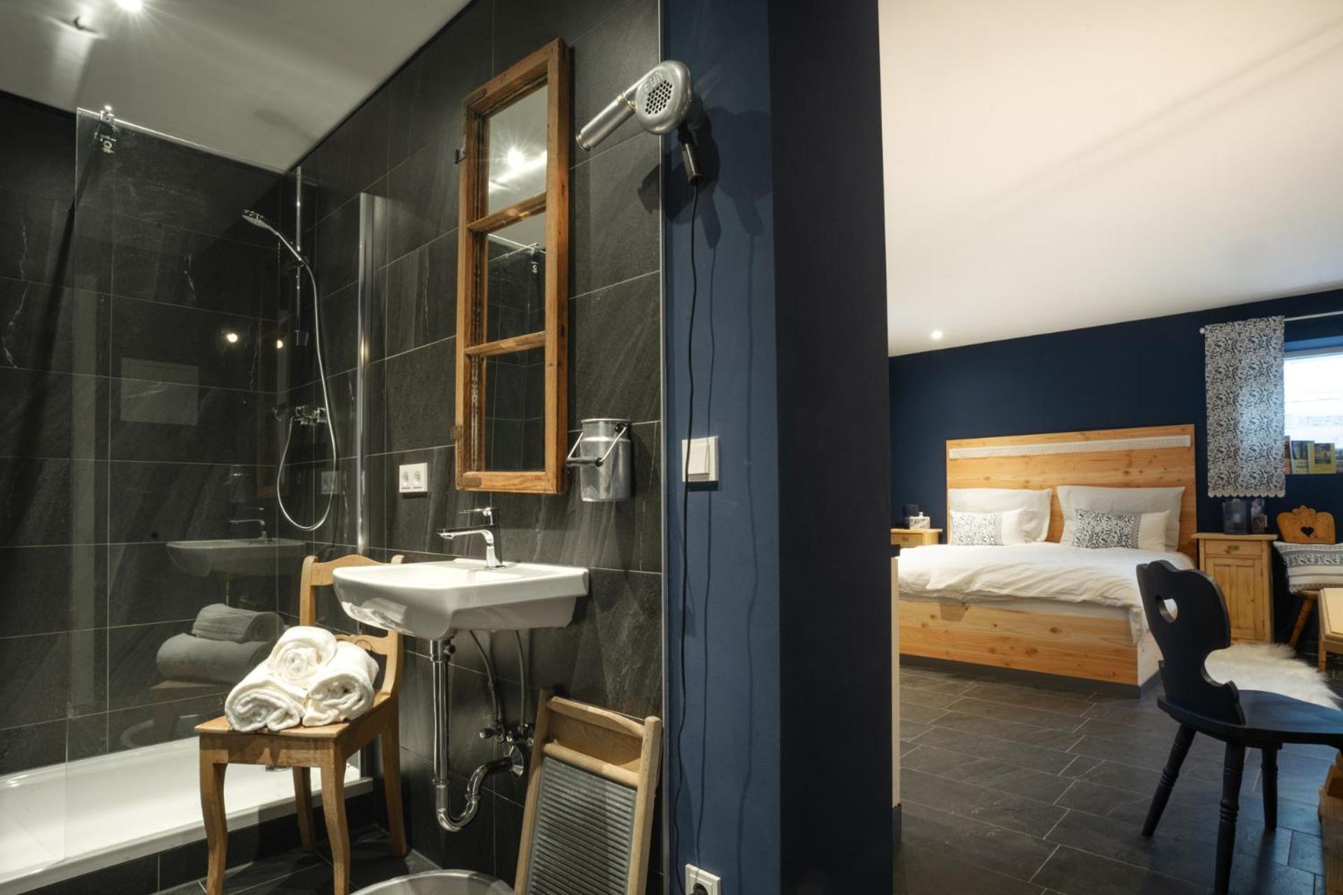 August Traeumt - Das Tiroler Apartment Im Blauen Matrei am Brenner Luaran gambar